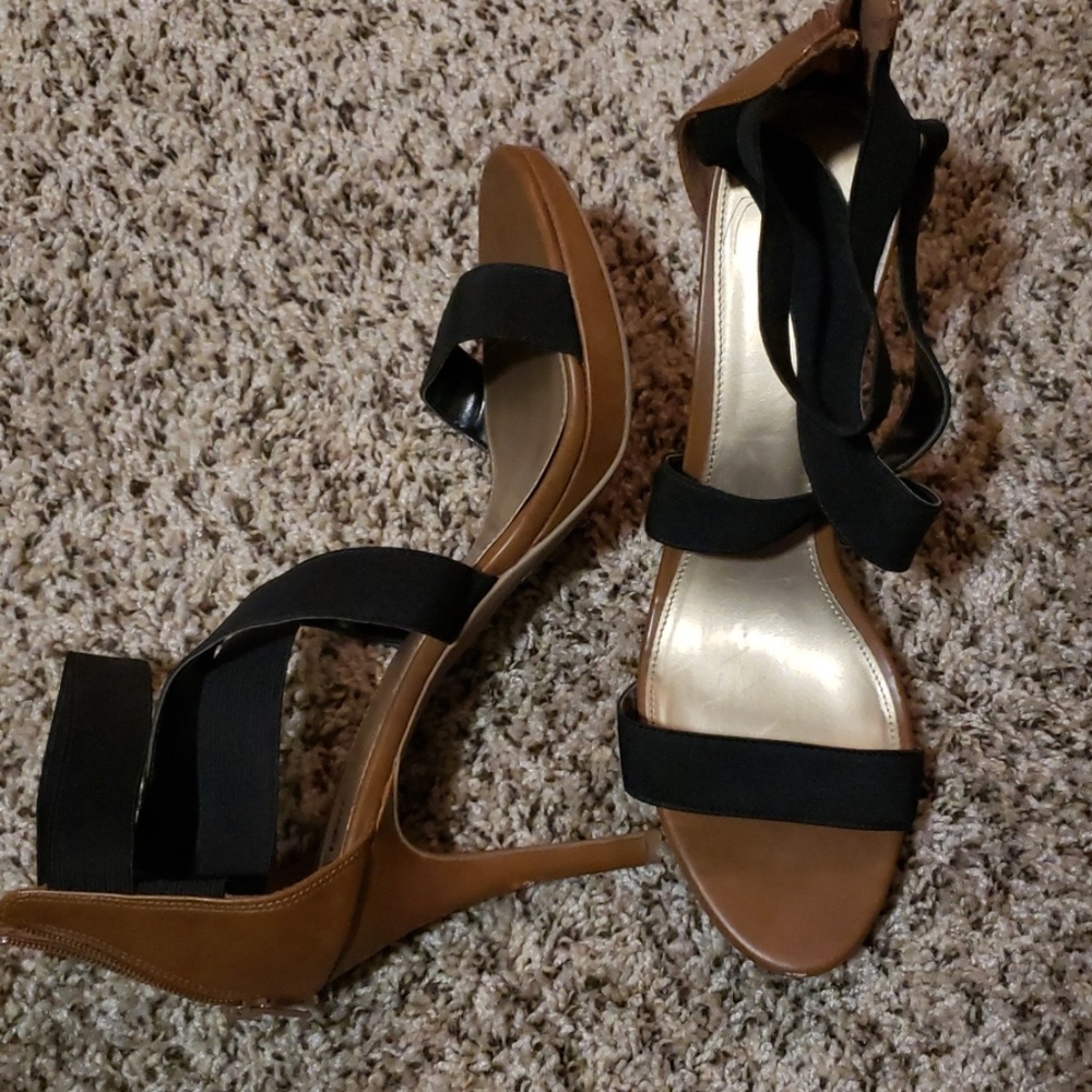 FIONI BLACK STRAPPY HEELS SIZE 12